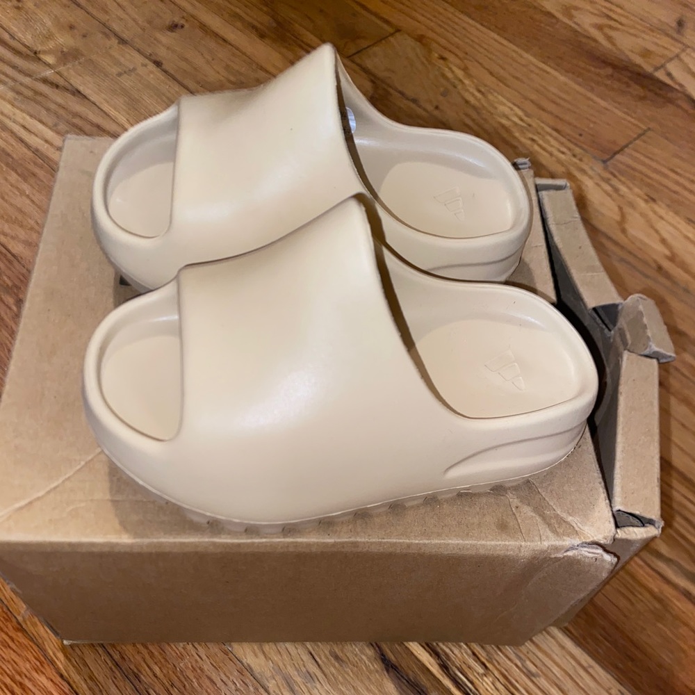 Yeezy Slides Bone Size 8K (Toddler) Brand New